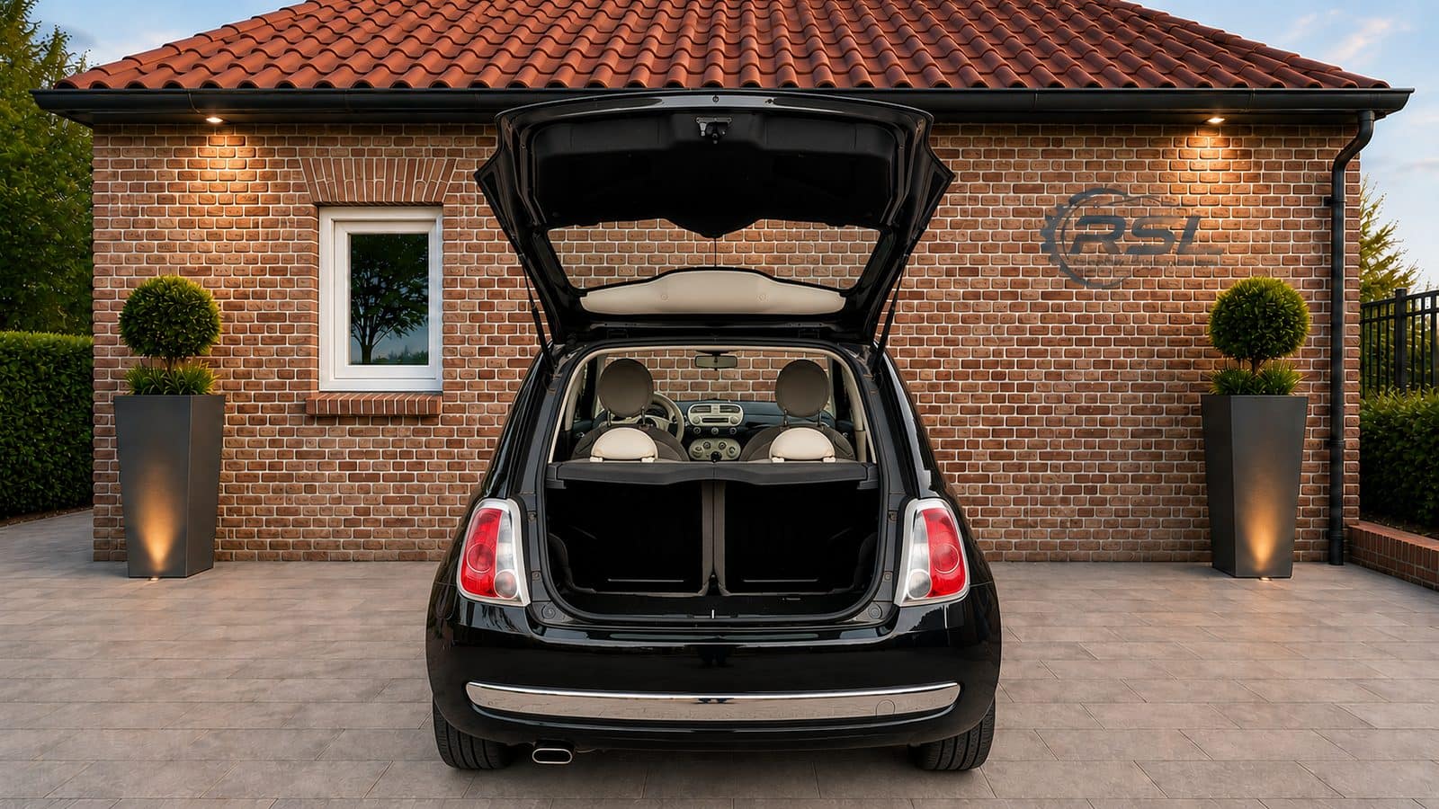 Fiat 500 1.2 (2009) zwart – achterkant driekwart